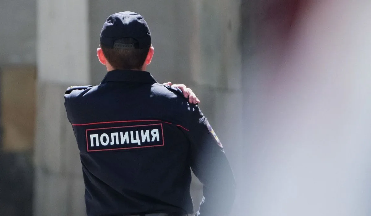 В Петербурге ограбили курьера, передававшую мошенникам деньги пенсионерки
