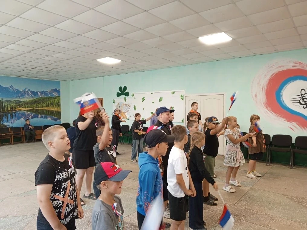 День России для ребят летнего лагеря с дневным пребыванием прошёл в МКУК Широкоярское КДО. Ребята иг
