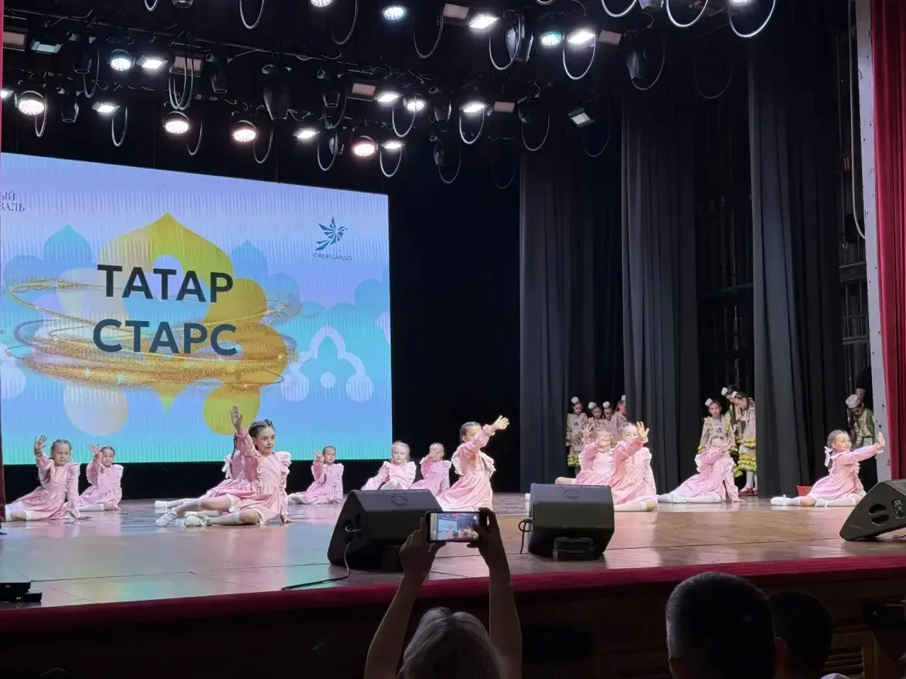 🎉 Наши юные звёзды зажгли на сцене! 🌟  С гордостью сообщаем, что образцовый театр танца «Биектау» пр