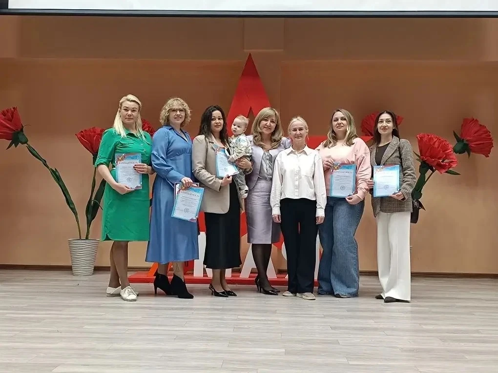12.05.26 в нашей школе чествовали самых активных родителей. Администрация школы и классные руководит
