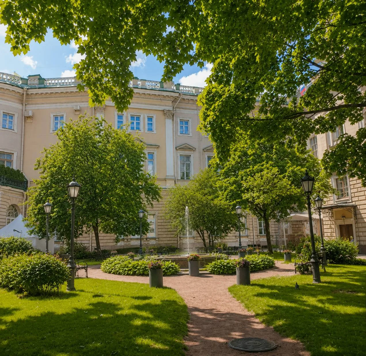 🌳 Сад Мариинского дворца вновь открыт для посетителей✨