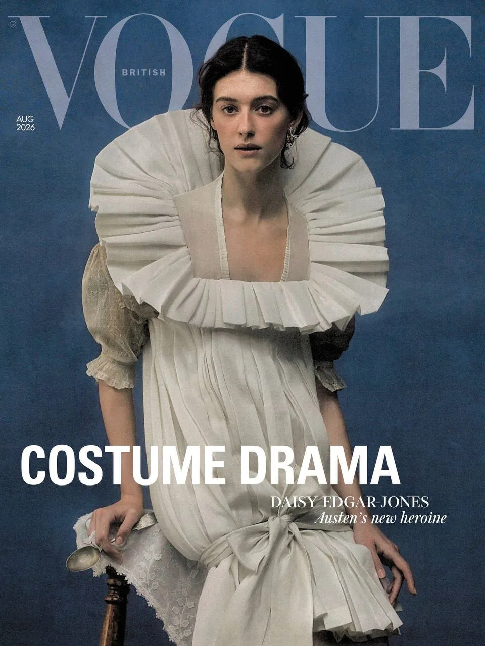 Всё правда красиво, но один вопрос к British Vogue - а зачем ей две ложки? Она играет на них? 😱😅