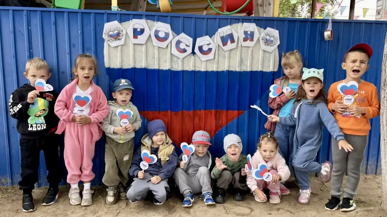Здравствуйте, уважаемые родители и гости! 🐬