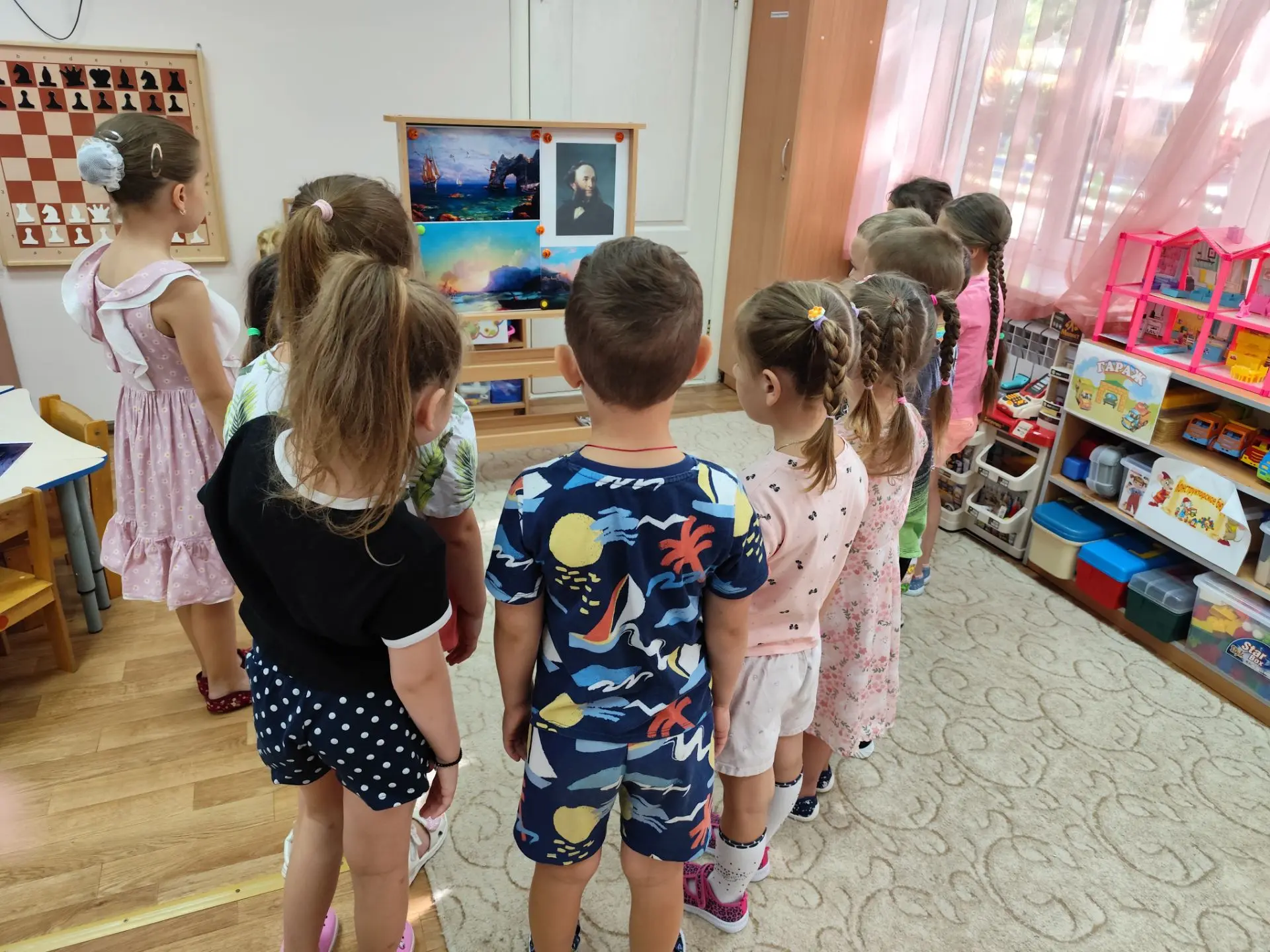 Гр.4
"Ягодки"
Тематический день:"295 лет художника-мариниста И.К.Айвазовского.
Цель: Познакомить дет