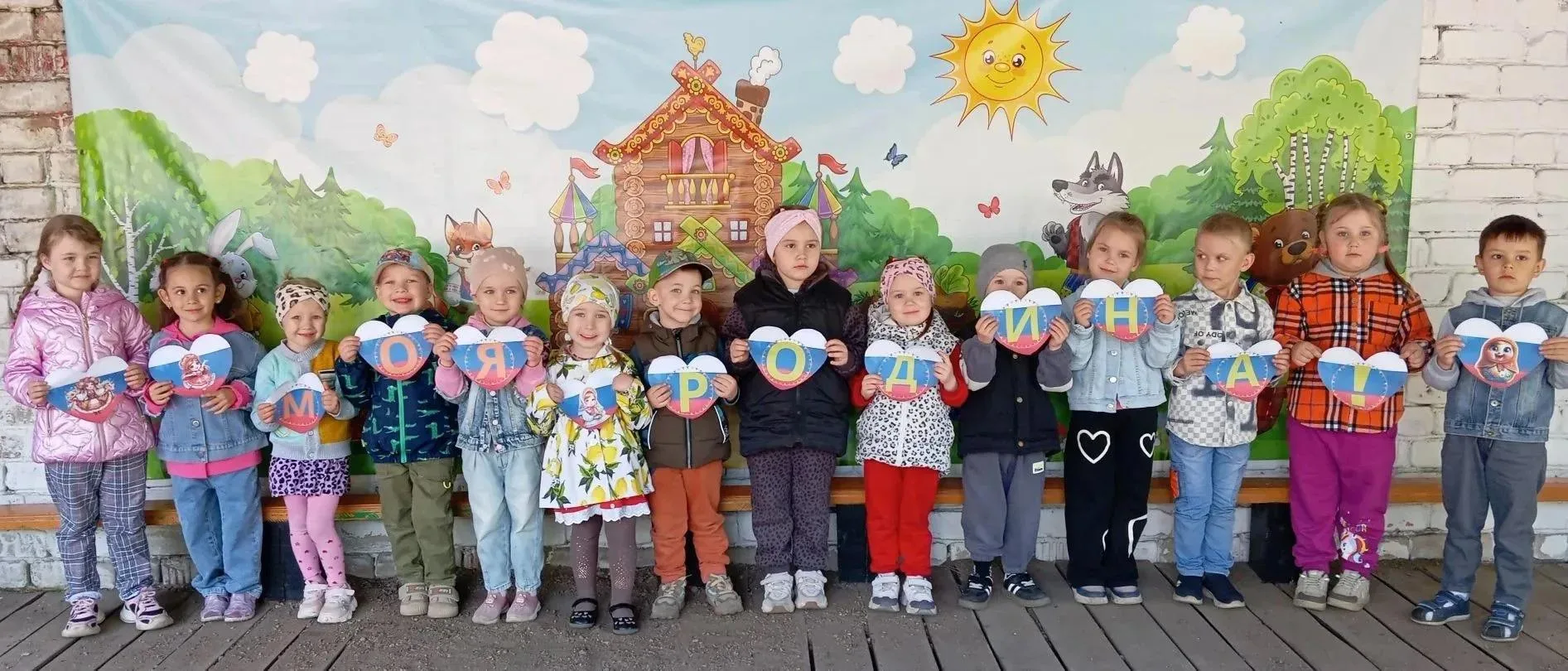 Патриотическое мероприятие «Россия — Родина моя» в детском саду «Светлячок»

В преддверии Дня России