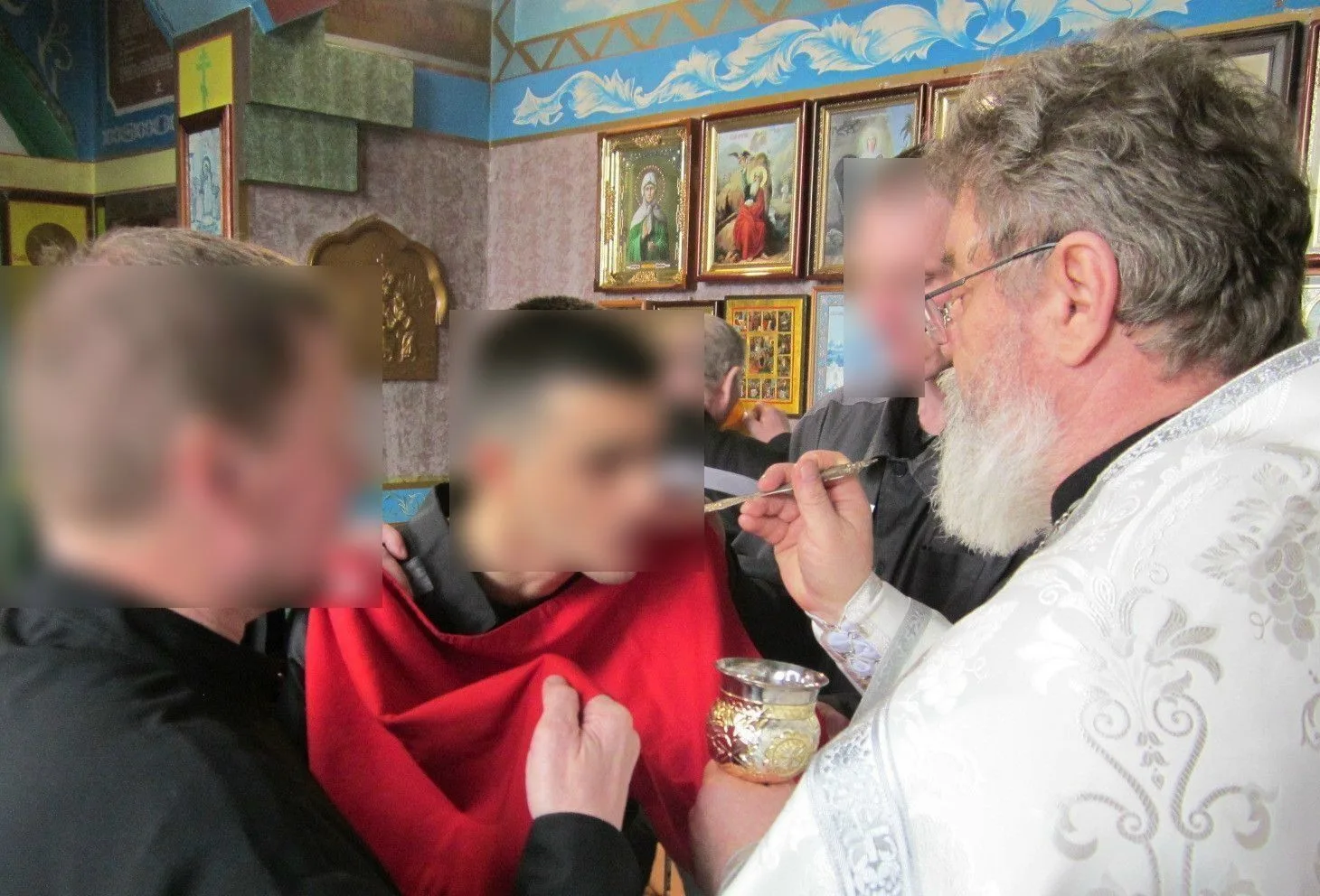 Духовная поддержка и вопросы реабилитации: священник посетил исправительное учреждение ...