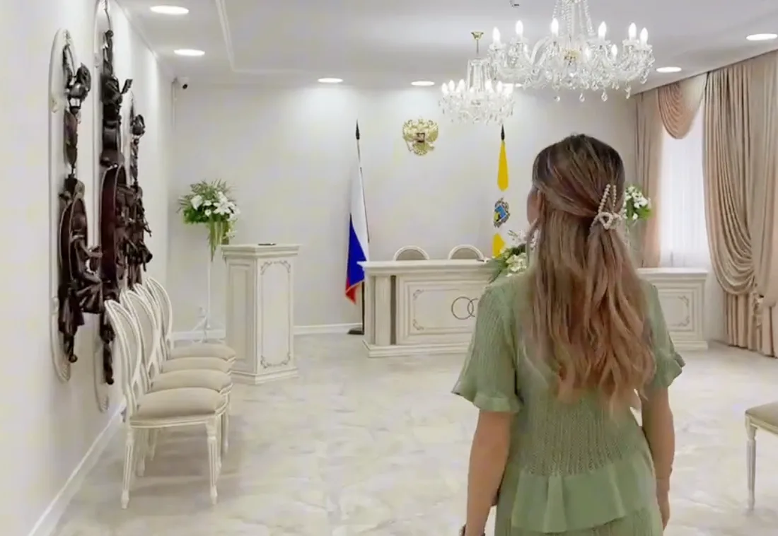 📽Смотрите видеосюжет о том, как сегодня выглядит отдел ЗАГС по Кировскому району. Его ...