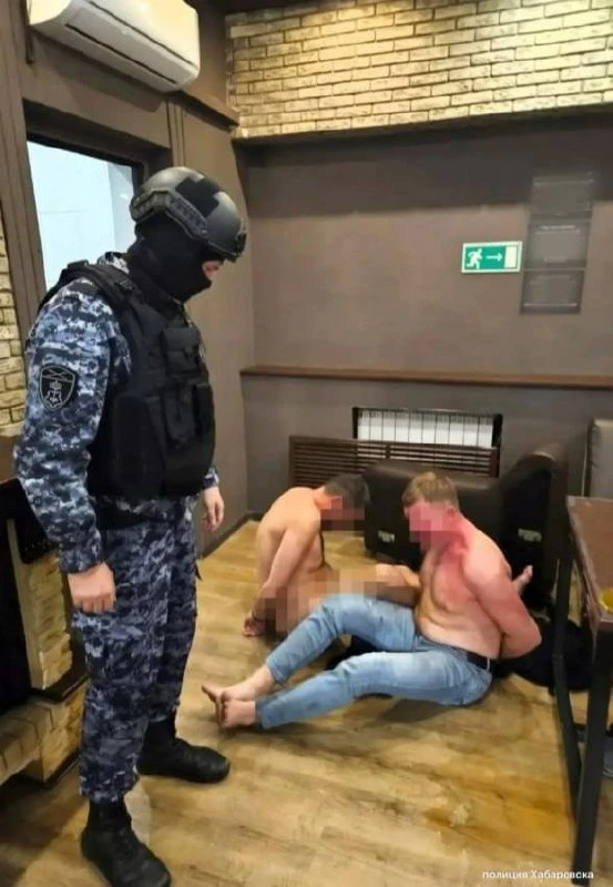В Хабаровске двое посетителей сауны на улице Воронежской отказались покидать заведение ...
