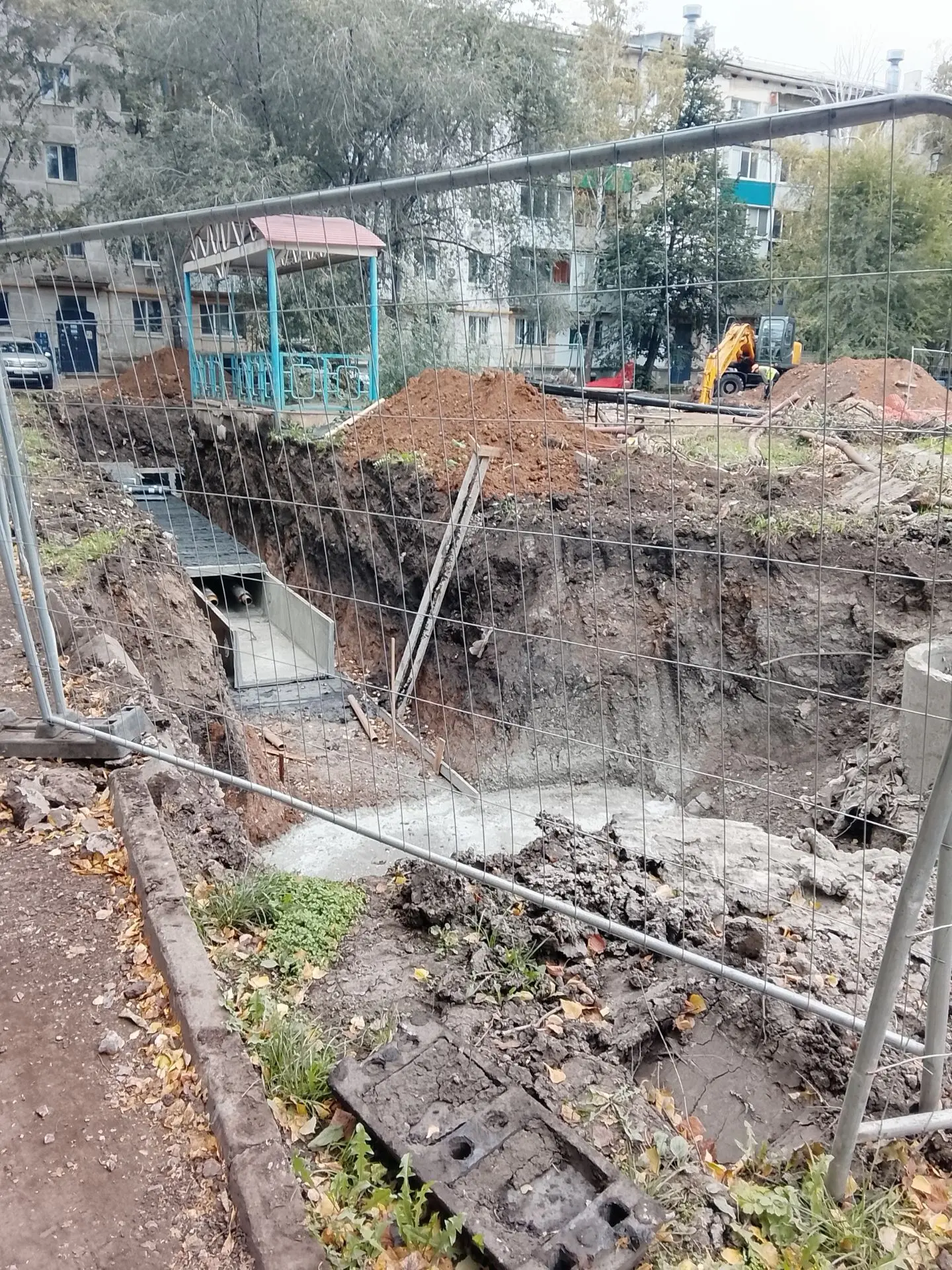«Труб нет с июля, на календаре октябрь!»: На улице Юбилейной в Самаре отопительный сезо...