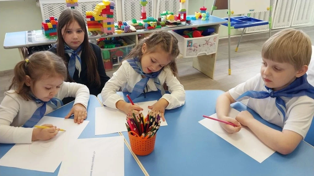 📜 Орлята — дошколятам: праздник славянской письменности!  25 мая Орлята из 4д класса посетили детски