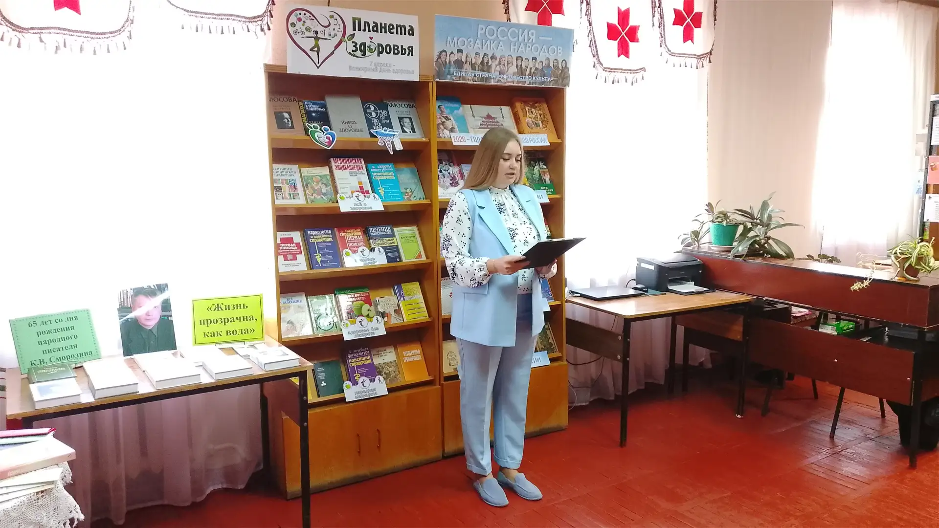Посетители  отделения дневного пребывания побывали сегодня в городской библиотеке на ме...
