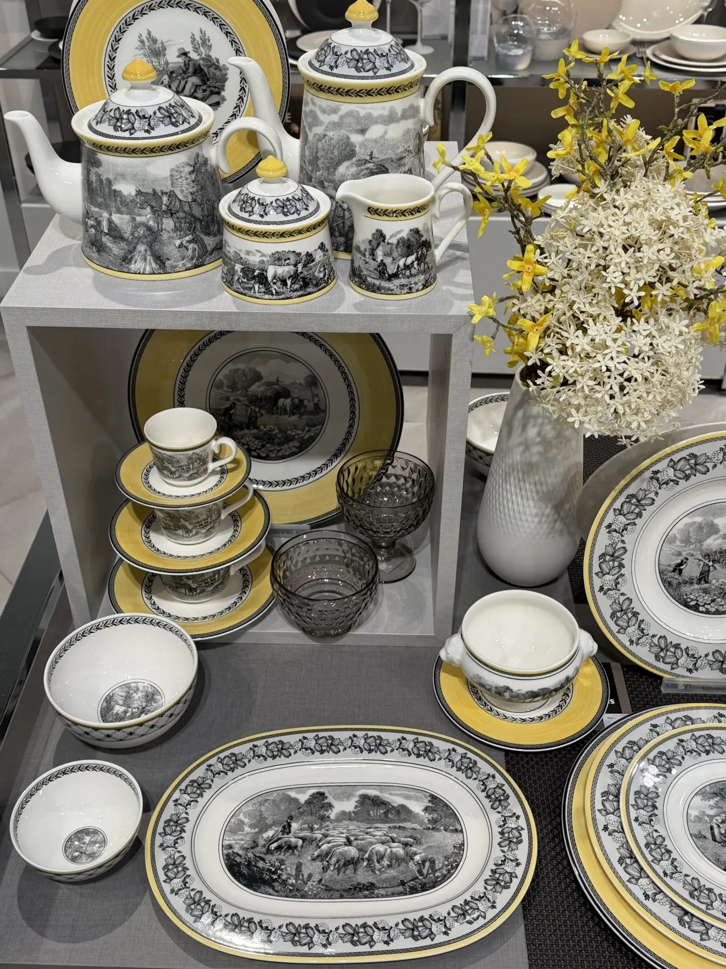 ИФЗ я отменила, теперь сохну по Villeroy&Boch. 
Забежала к ним в магазин и пропала на час. Теперь мн