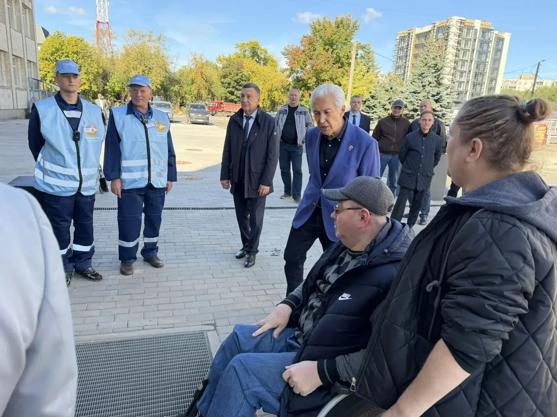 При содействии Владимира Васильева на вокзале Твери установили подъемник для людей с ог...