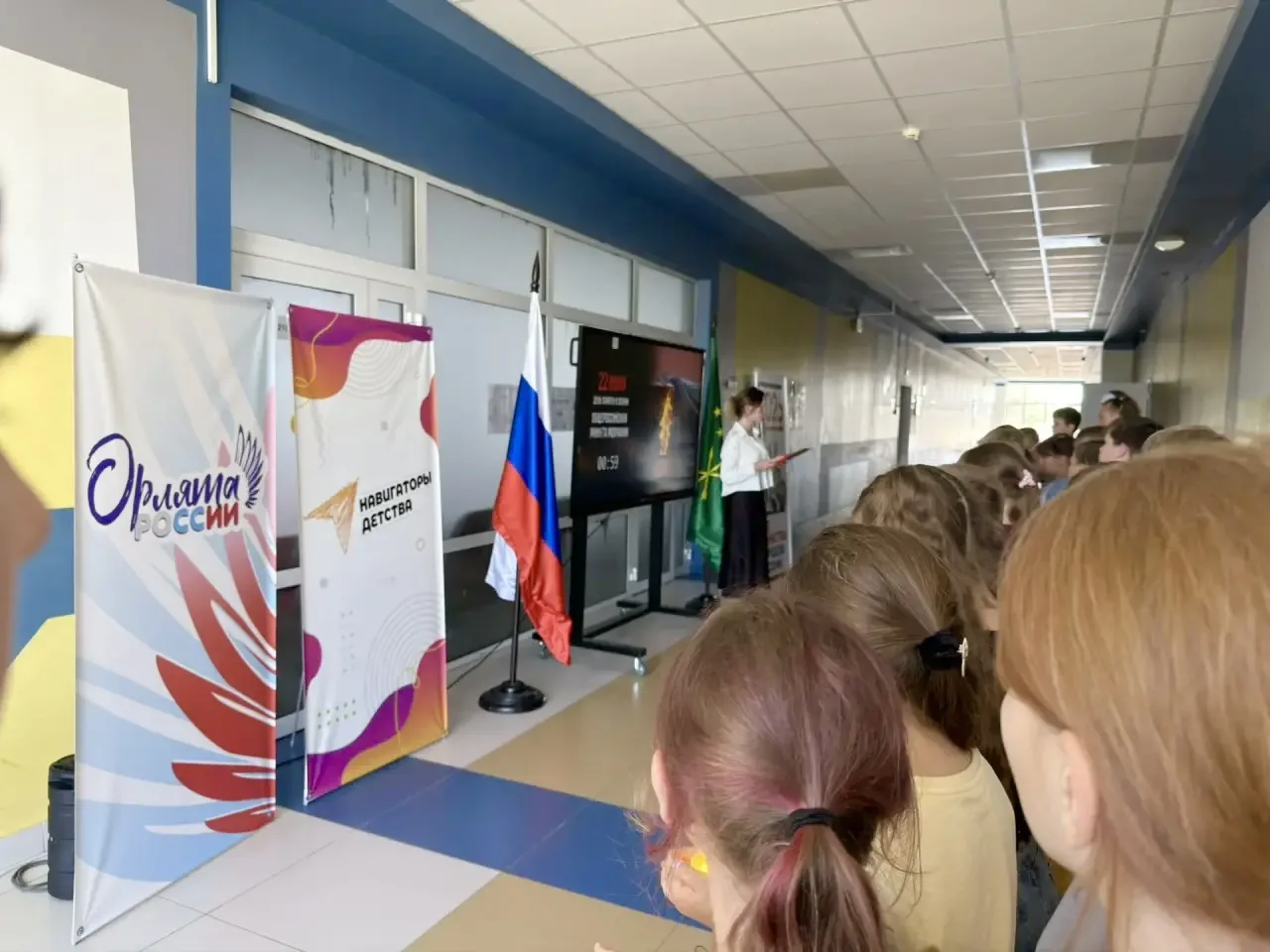 Сегодня ко Дню памяти и скорби нашей школе прошла Всероссийская акция «Минута молчания». В 12:15 вся