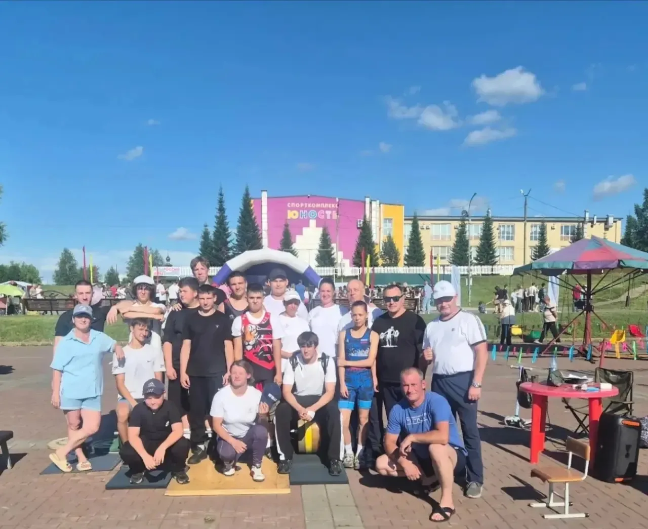 4  июля в центральном парке спортсмены и тренеры-преподаватели МБУ ДО "СШОР"  приняли участие в пока