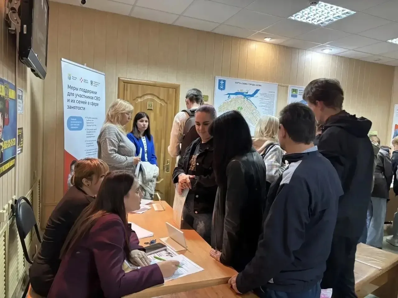 Сегодня в кадровом центре Азова прошла ярмарка вакансий «С мудростью лет — к новым гори...