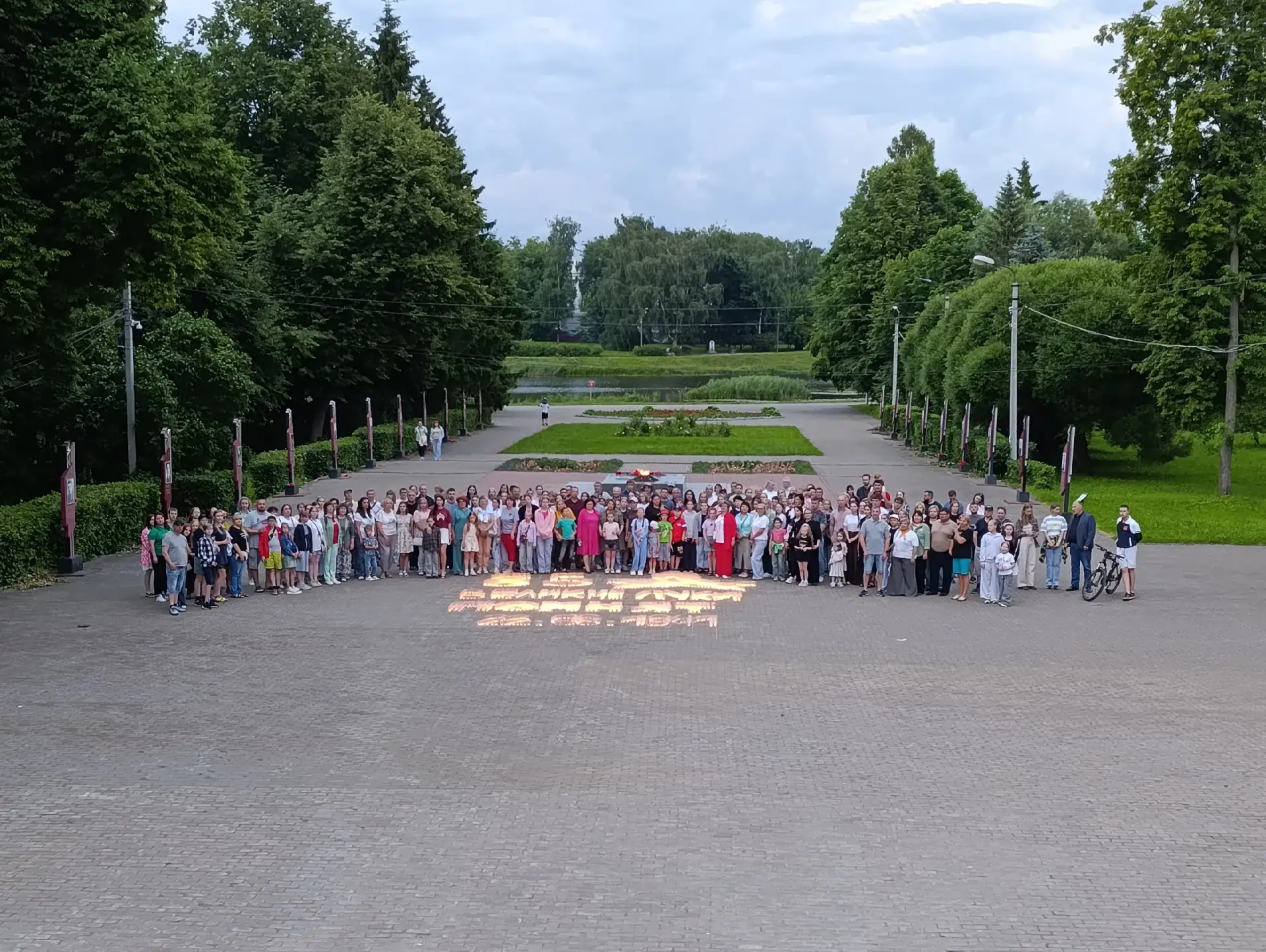 🕯«Свечи памяти» зажгли в Великих Луках в рамках народной программы «Единой России»

👉Сегодня, 21 и