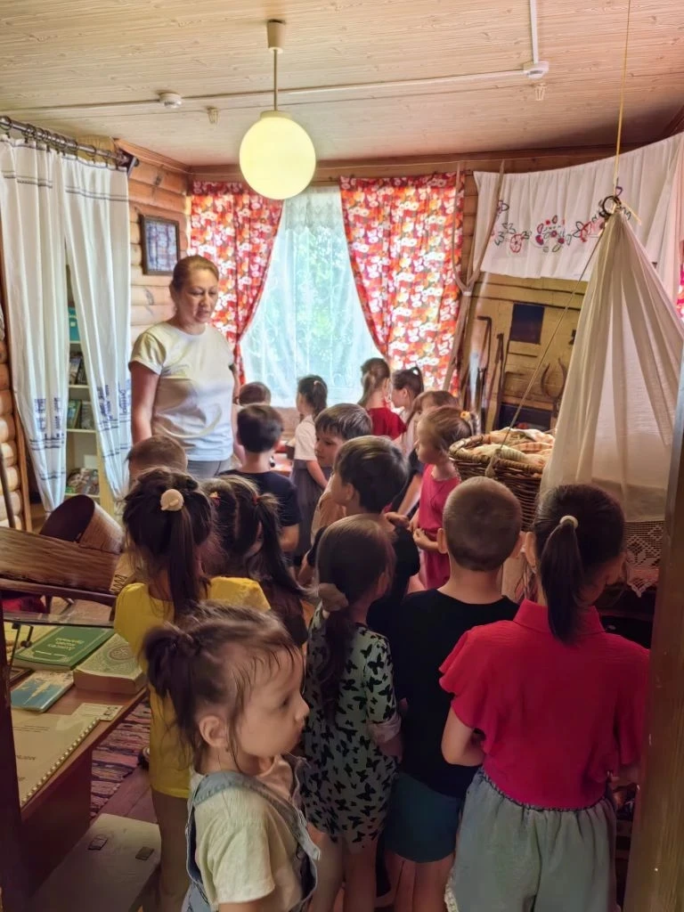 🧭 Путешествие в историю!

Сегодня наши маленькие исследователи из подготовительной группы совершили