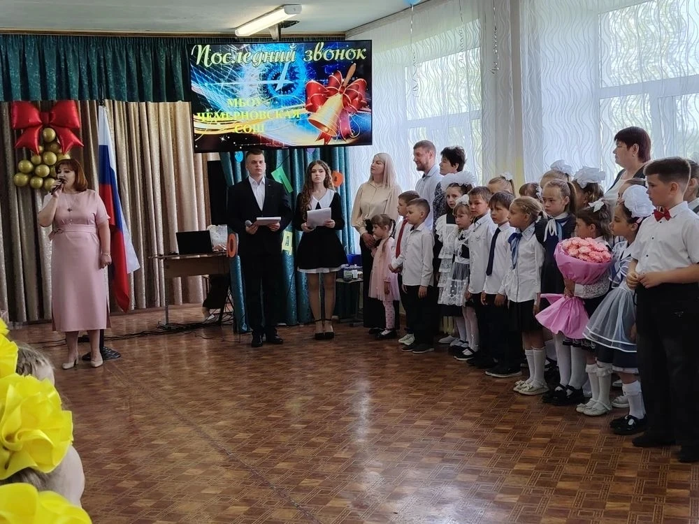 🔔Сегодня  во всех школах нашего района прозвучали  Последние звонки.  На традиционный праздник после