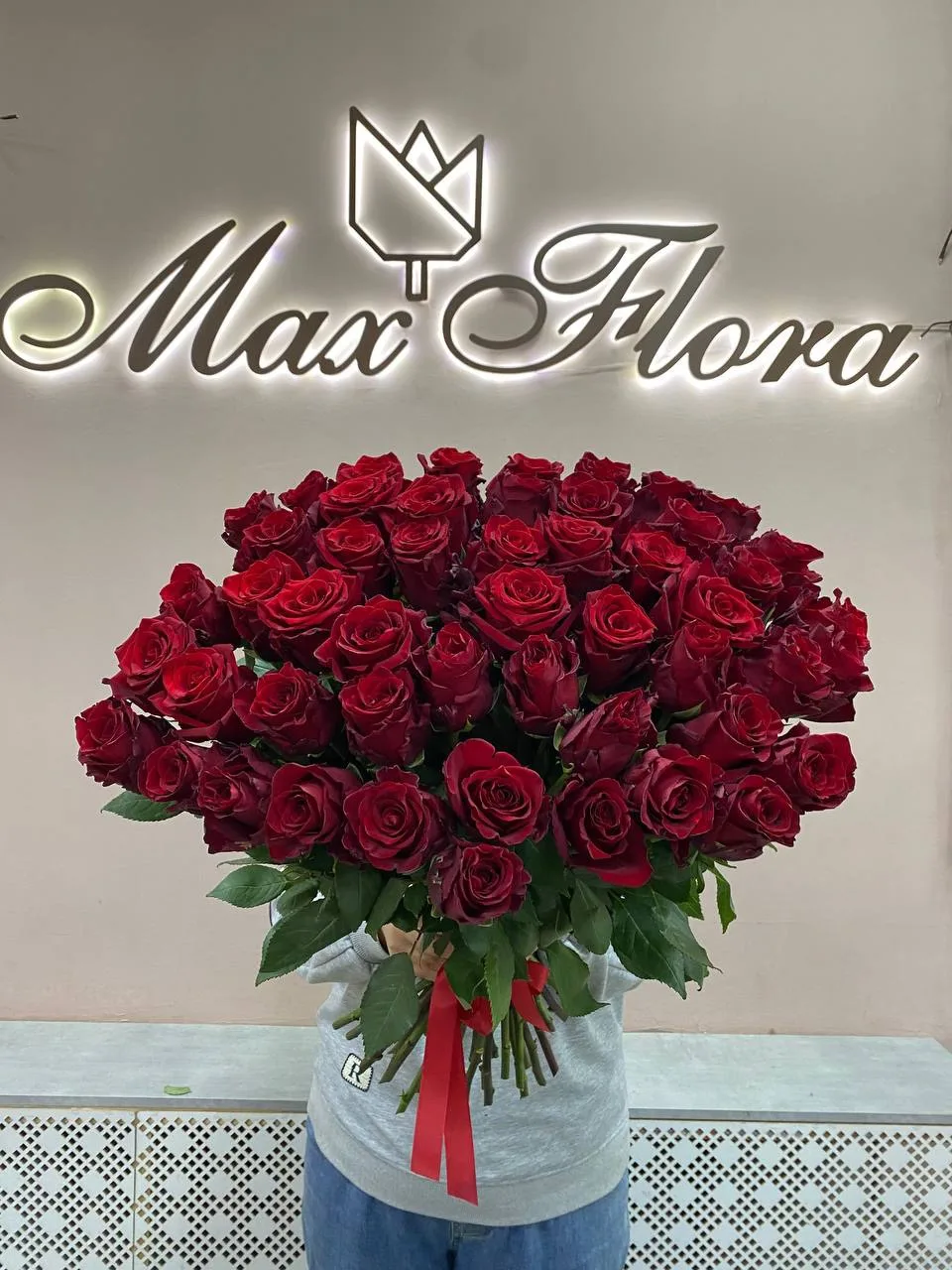 Бесплатная доставка цветов https://maxflorabuket.ru/collection/bukety