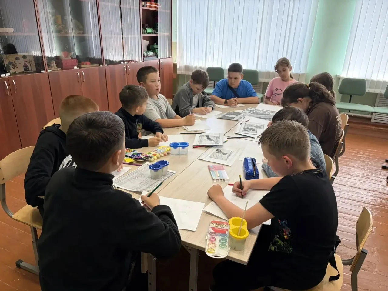 В пришкольном лагере прошла выставка рисунков «Мы против коррупции! » 🎨
Главная цель выставки — фор