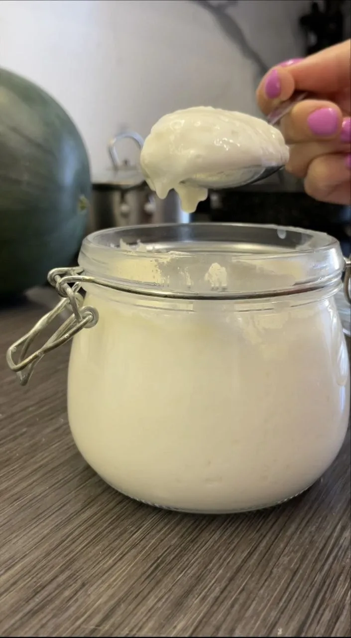 В нашей семье без кефира никак!  Если мы уезжаем куда-то на несколько дней, то по возвращении я перв