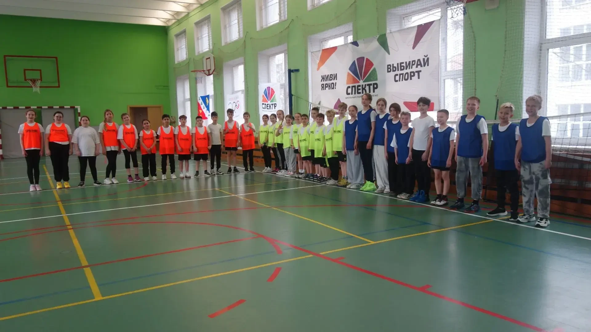 🏆 Школьный турнир: азарт, мяч и отличное настроение! 🏆  На спортивных площадках школы не затихают жа