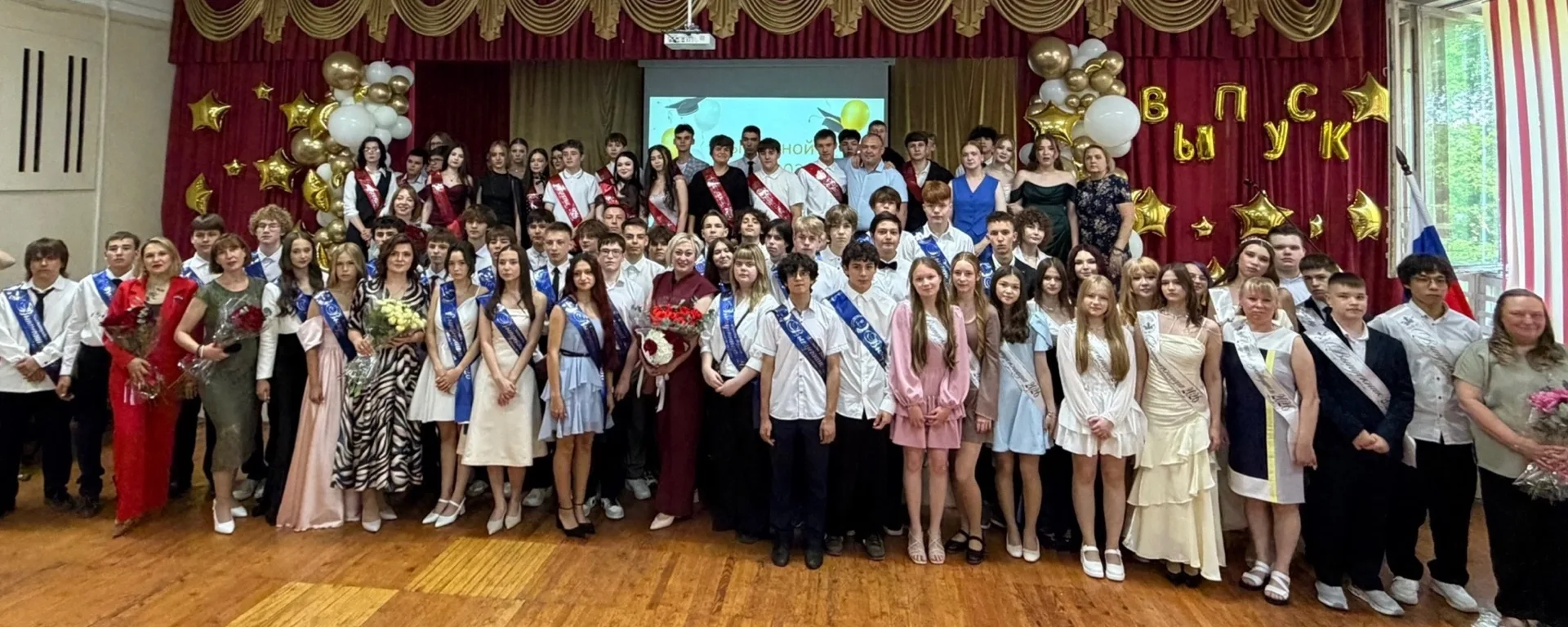 ✨ Финал школьной симфонии: МАОУ Школа №88 проводила 9-е классы во взрослую жизнь!

🎓 Сегодняшний де