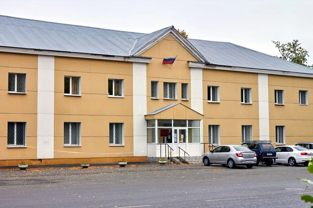 Трое суток ареста – за скандал и мат у здания суда