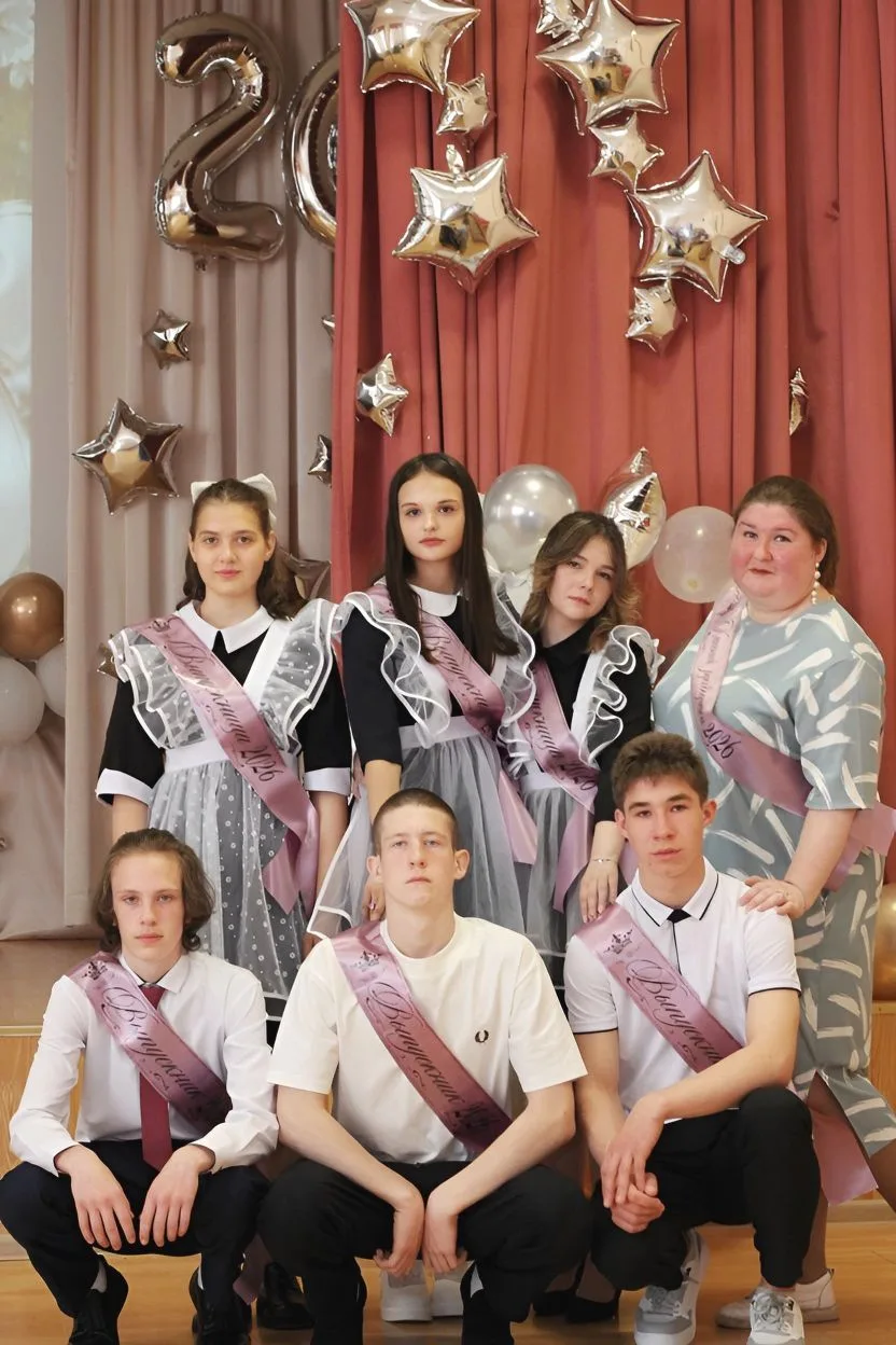 🌿 Последний звонок — 2026. Прощай, 9-й класс!

27 мая в нашей школе прозвенел последний звонок для 