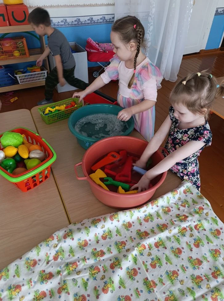 Хозяйственно-бытовой труд «Мытьё игрушек».🧼🧽🚿🧸