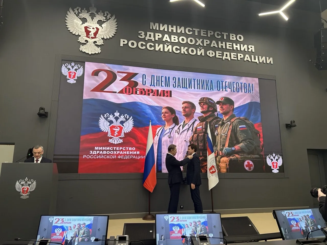 🎉Есть повод для гордости! Ректор ПИМУ Николай Карякин получил престижную награду из рук Министра здр