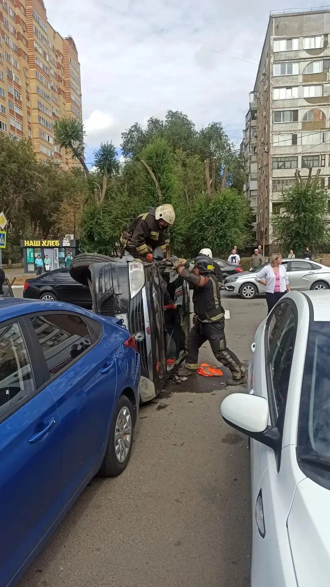 Кадры спасения пострадавших при тройном ДТП в Оренбурге