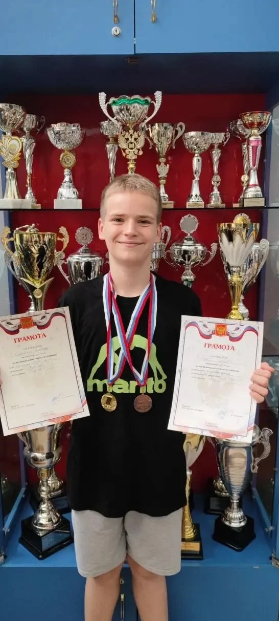 Барыбин Савелий, ученик 6 «Б» класса, завоевал:
- 1 место 🥇на дистанции "Баттерфляй, 50 м"
- 3 мест