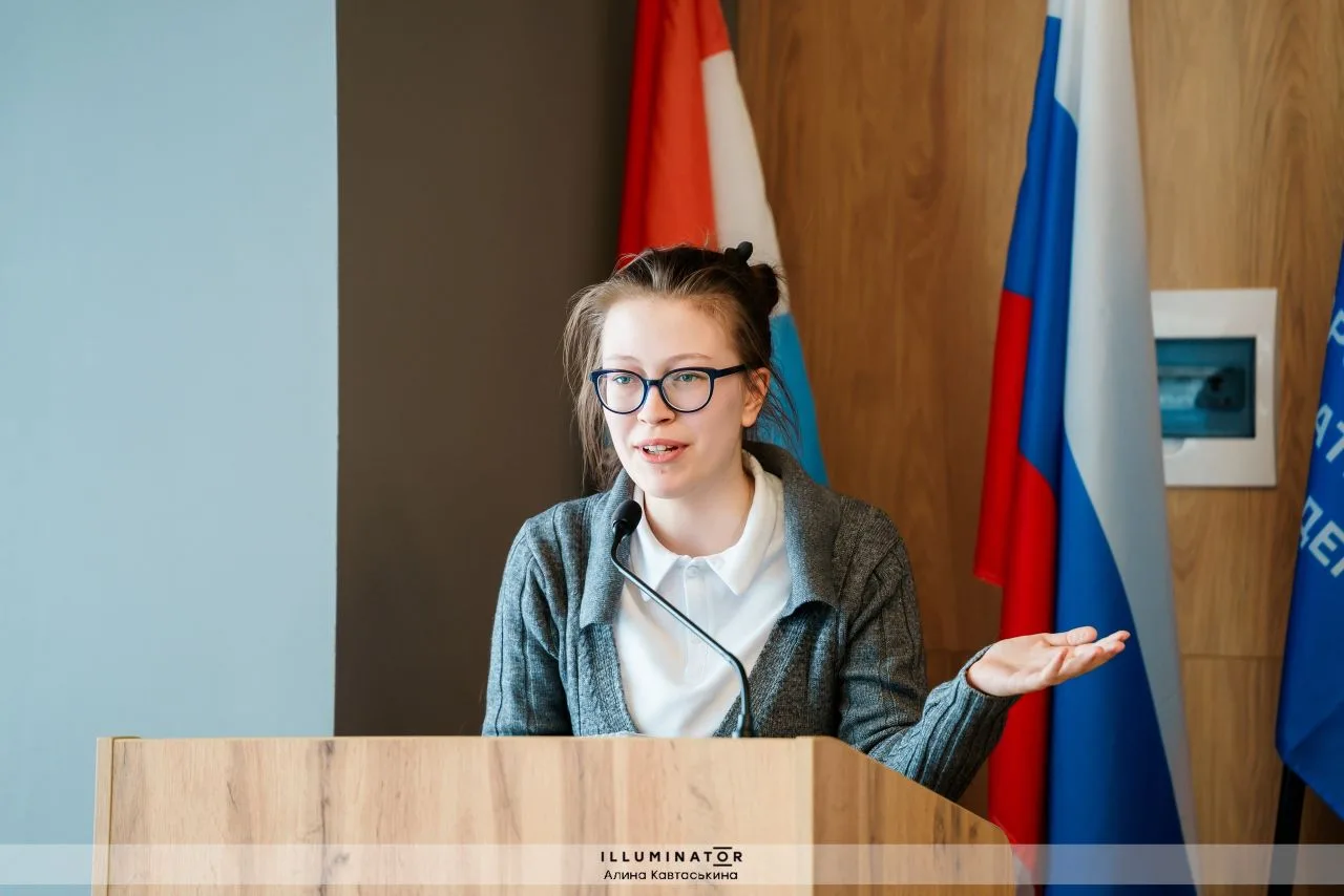 📣Вчера, 25-го февраля, ученицы 7-х и 9-х классов посетили "Международный день родного языка", органи