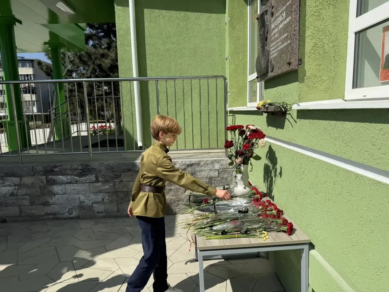 Вчера в нашей гимназии состоялось продолжение торжественных линеек памяти для учащихся 6–8 классов. 
