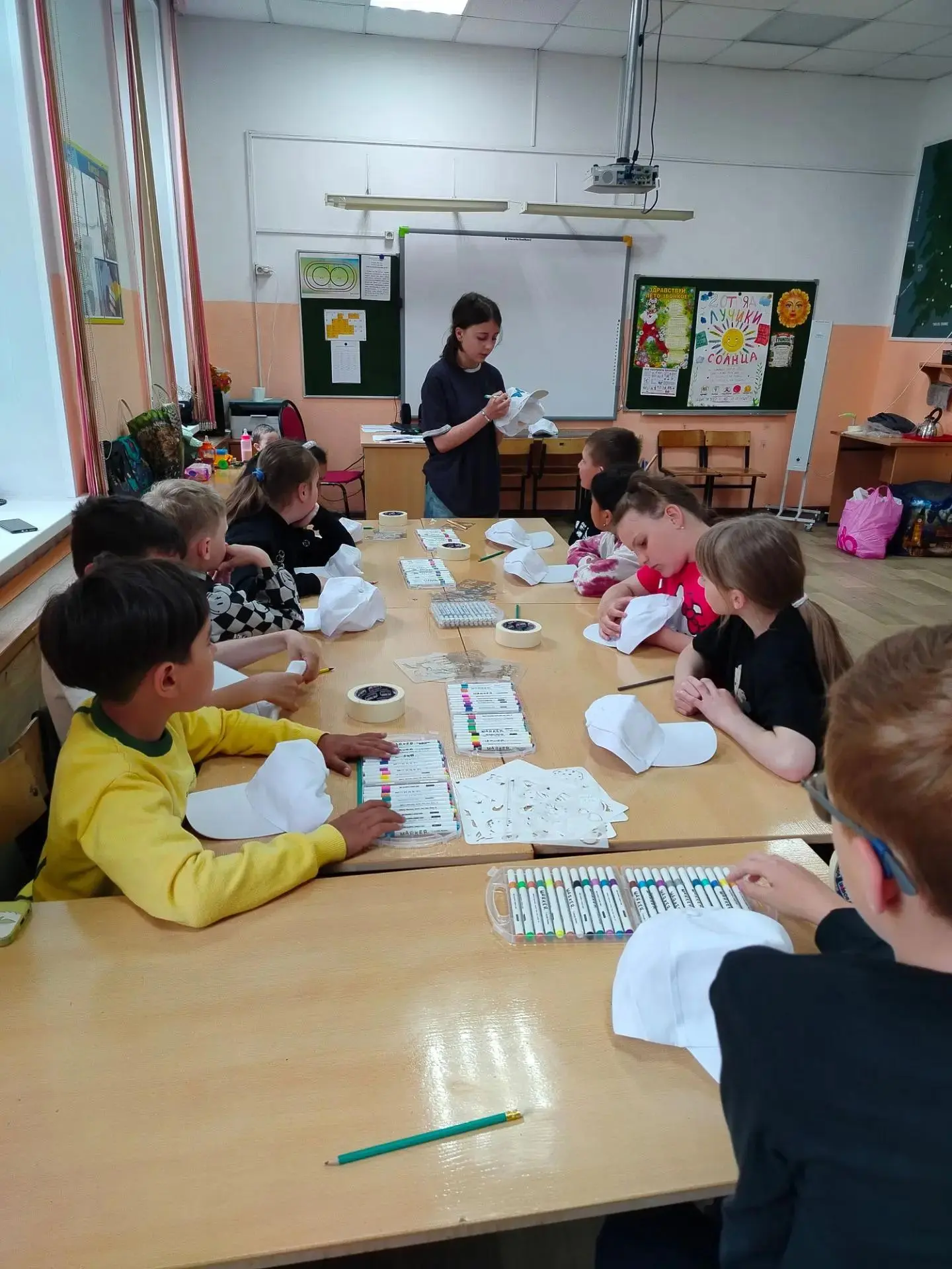 🎨 Креатив без границ: День моды и творчества в нашем лагере!

Сегодня наш лагерь превратился в наст
