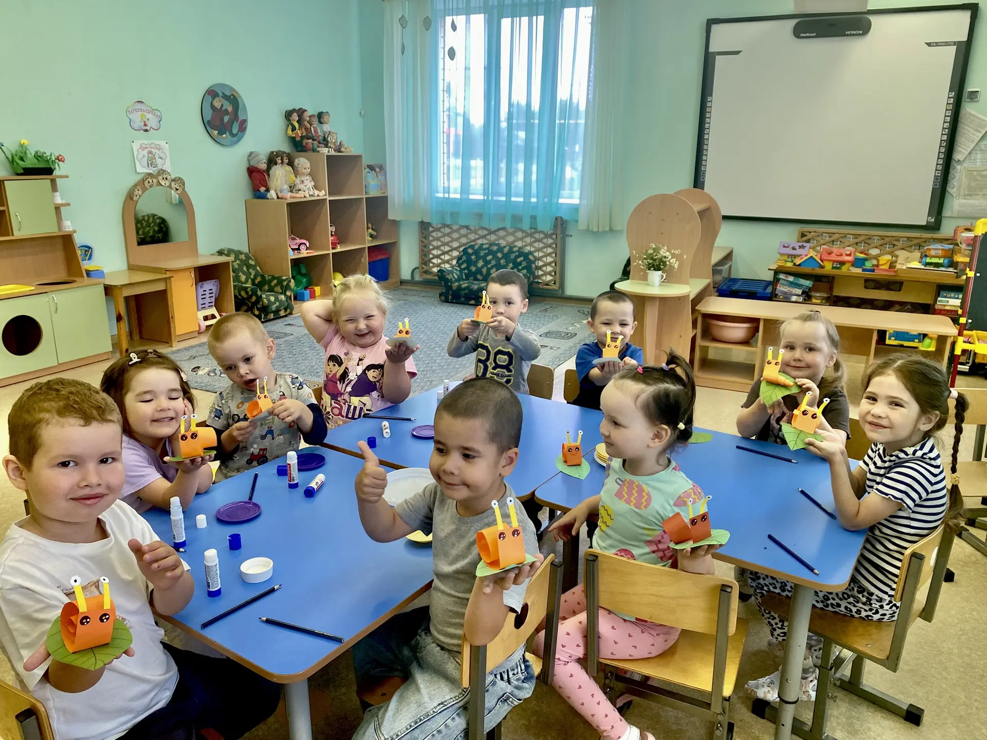 Поделка из бумаги  «Веселая улитка » Цели: Воспитывать интерес к конструированию, береж...