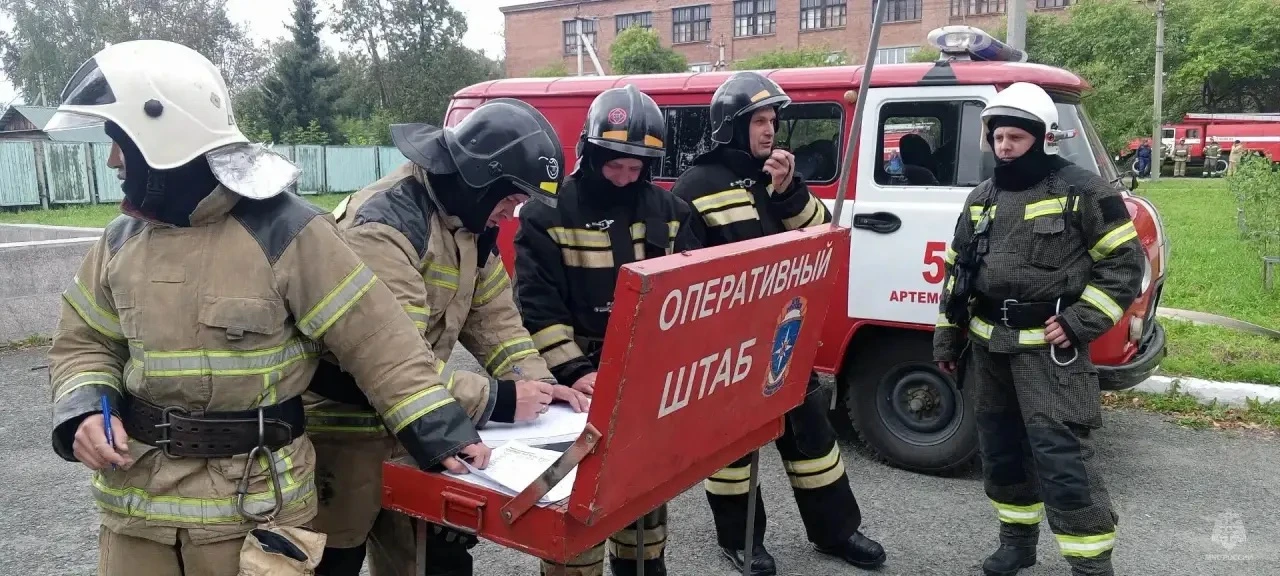 🚒 В условиях максимально приближенных к реальным: учения в Дворце культуры