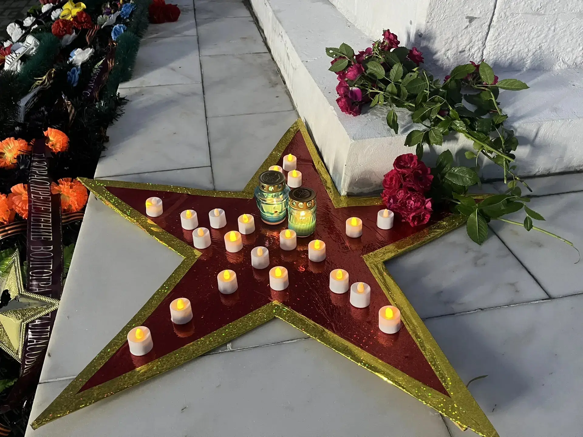 🇷🇺21 июня работники Савинского Дом культуры провели акцию «Свеча Памяти».