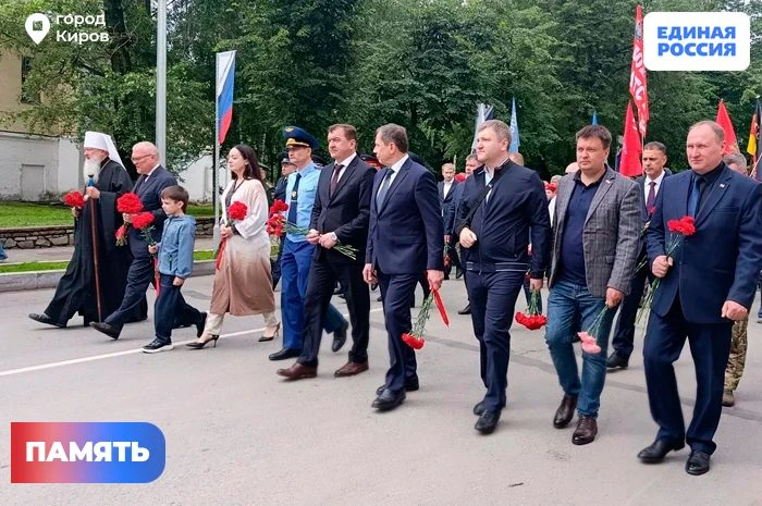 🔥🇷🇺Партийцы почтили память павших в Великой Отечественной войне

22 июня, в День памяти и скорби,