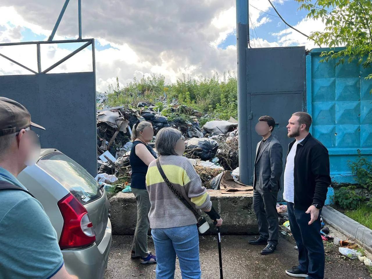 🧐 Свалка и уничтожение деревьев на Илимской улице

На участке в районе дома №3 и владения 3К на Или