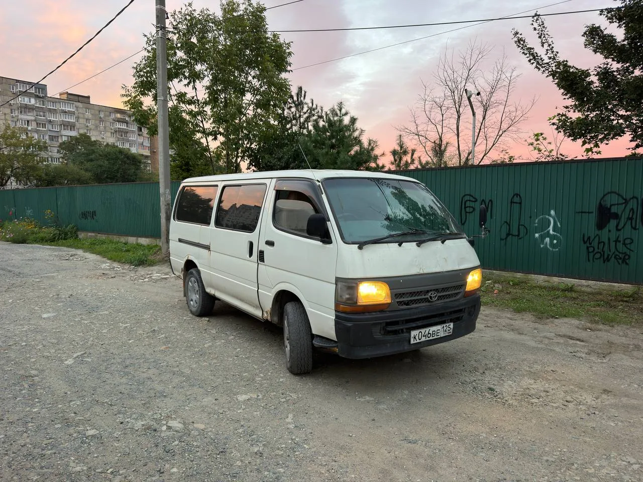 Toyota Hiace 2001 год. 3л(5L). 4wd. Автомат.