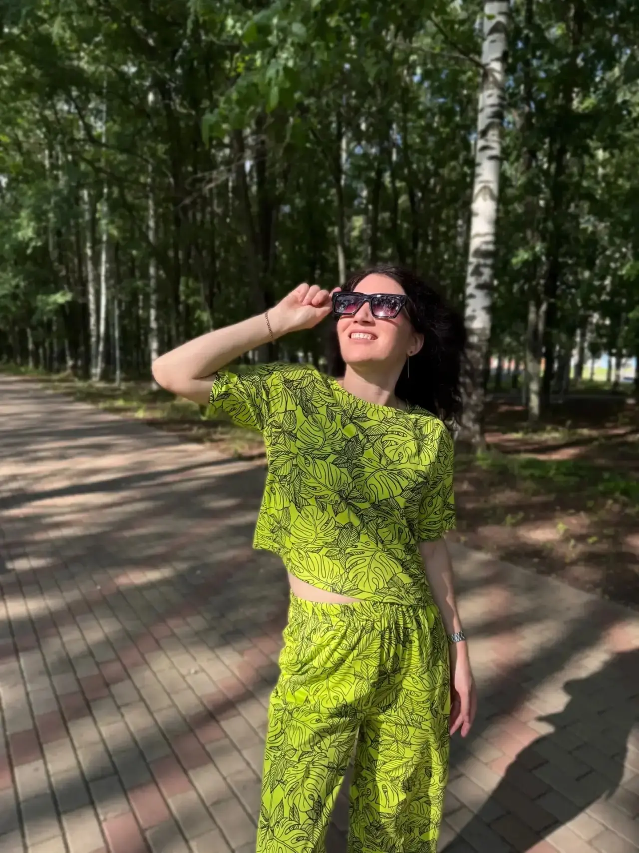 💚Летнее настроение в новом ярком образе!

Брючный костюм "Тропики" в сочных оттенках зелёного заряж