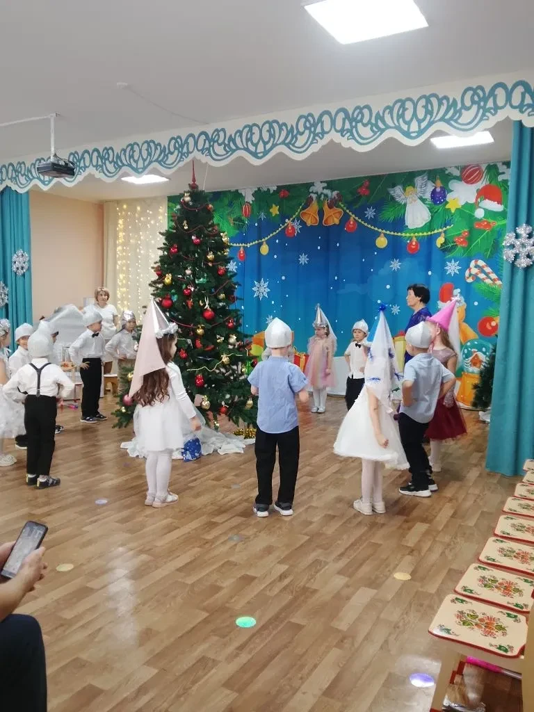 Новогодний утренник в старшей группе №4