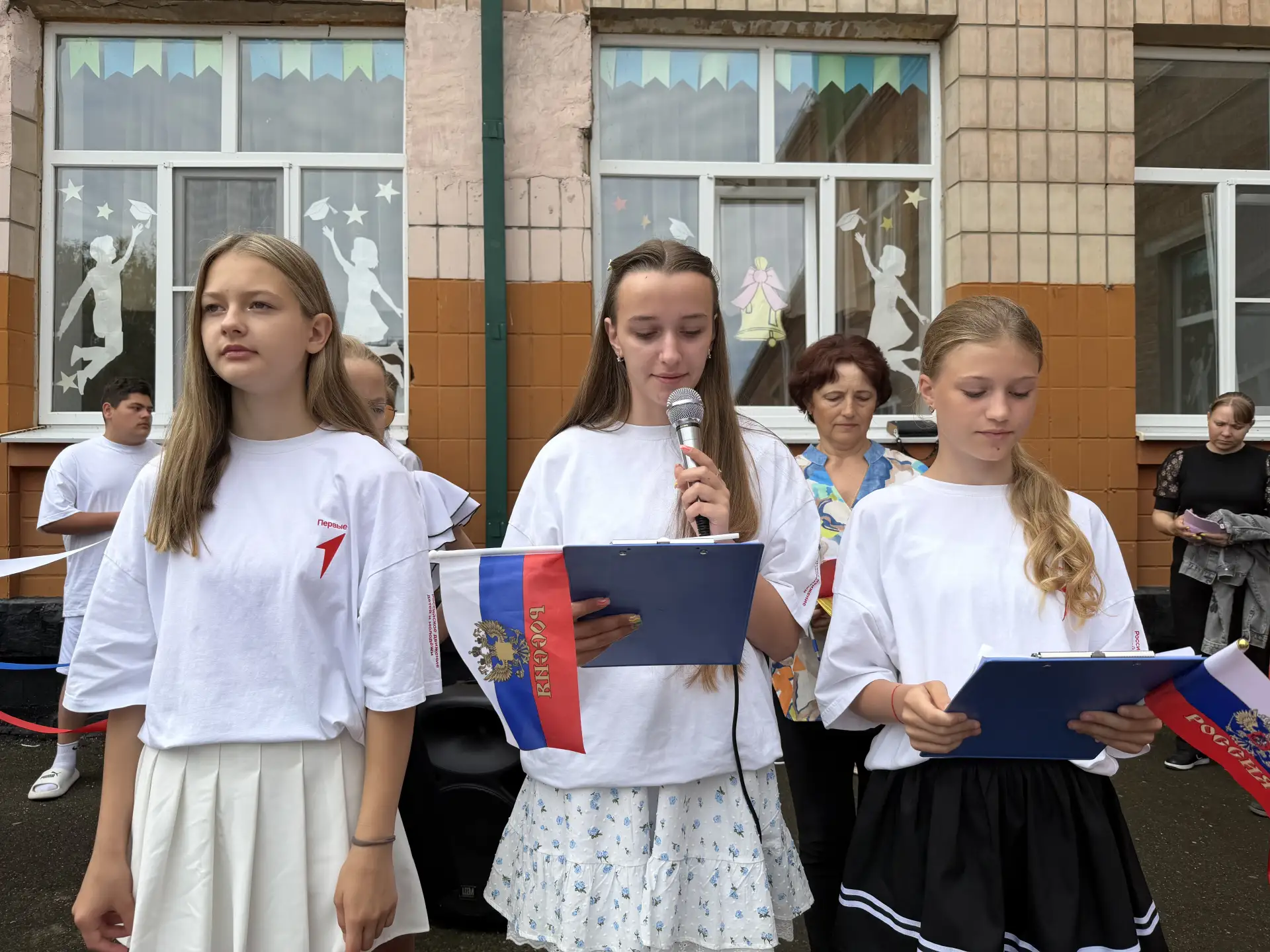 🇷🇺 Торжественная линейка ко Дню России в нашем ЛДП — праздник, который объединил всех! 🇷🇺

Сегод