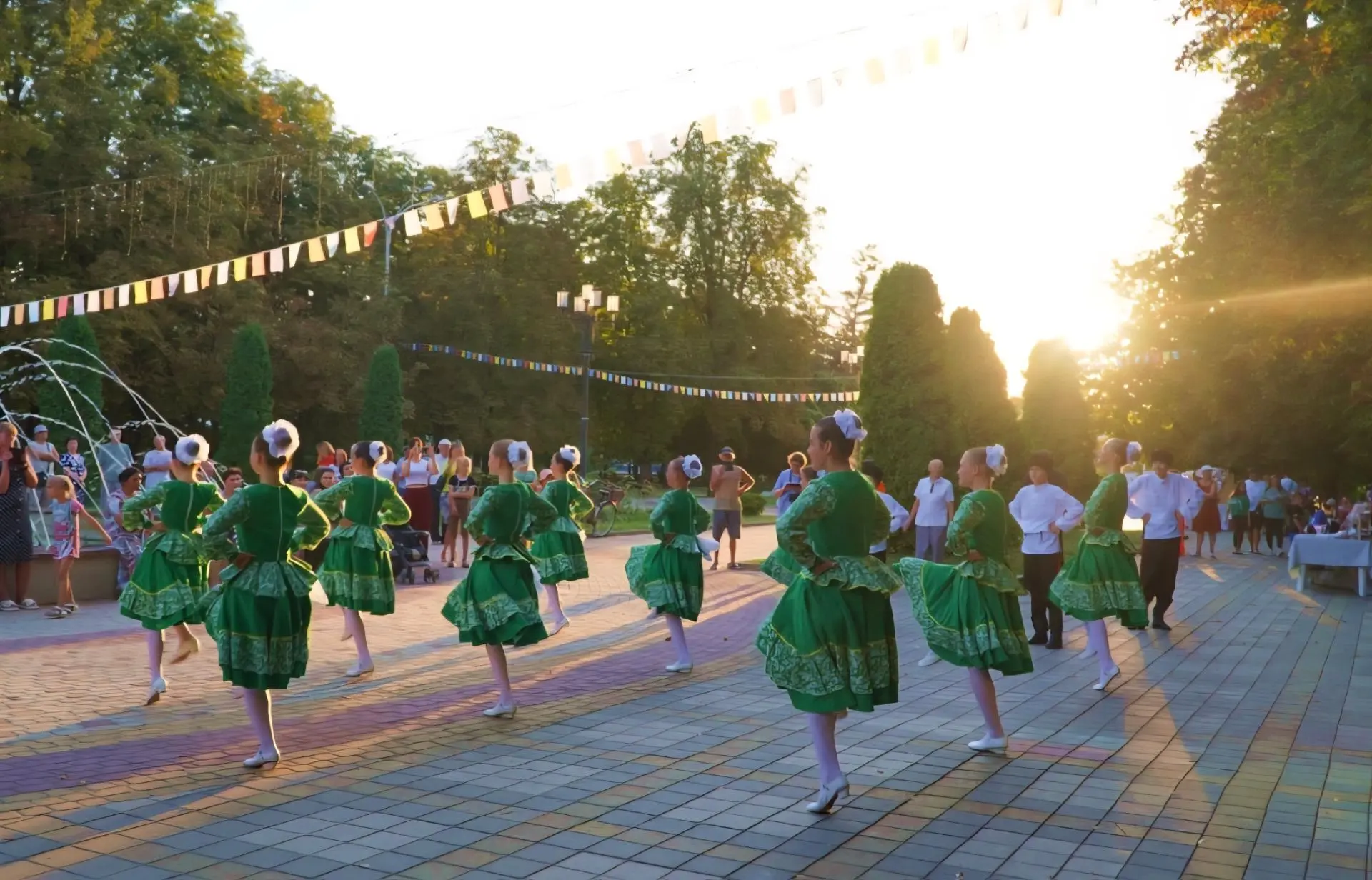 🎶 МУЗЫКАЛЬНЫЙ ВЕЧЕР У ФОНТАНА! 🎶