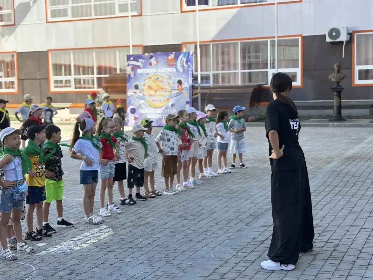 🚀 ДЕНЬ 13 | ОДИННАДЦАТАЯ ПЛАНЕТА: ДЕНЬ ТЕАТРА

Сегодняшний день в лагере выдался особенно ярким и н