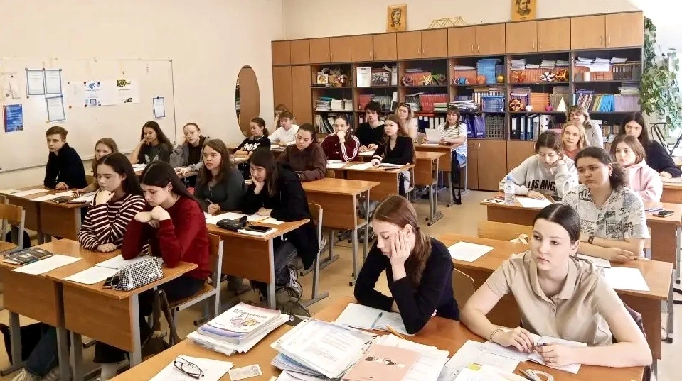 ГОТОВИМСЯ К ОГЭ  🎓 В корпусе на #Белозерская12 стартовали очередные каникулы «Сдаём математику на 10