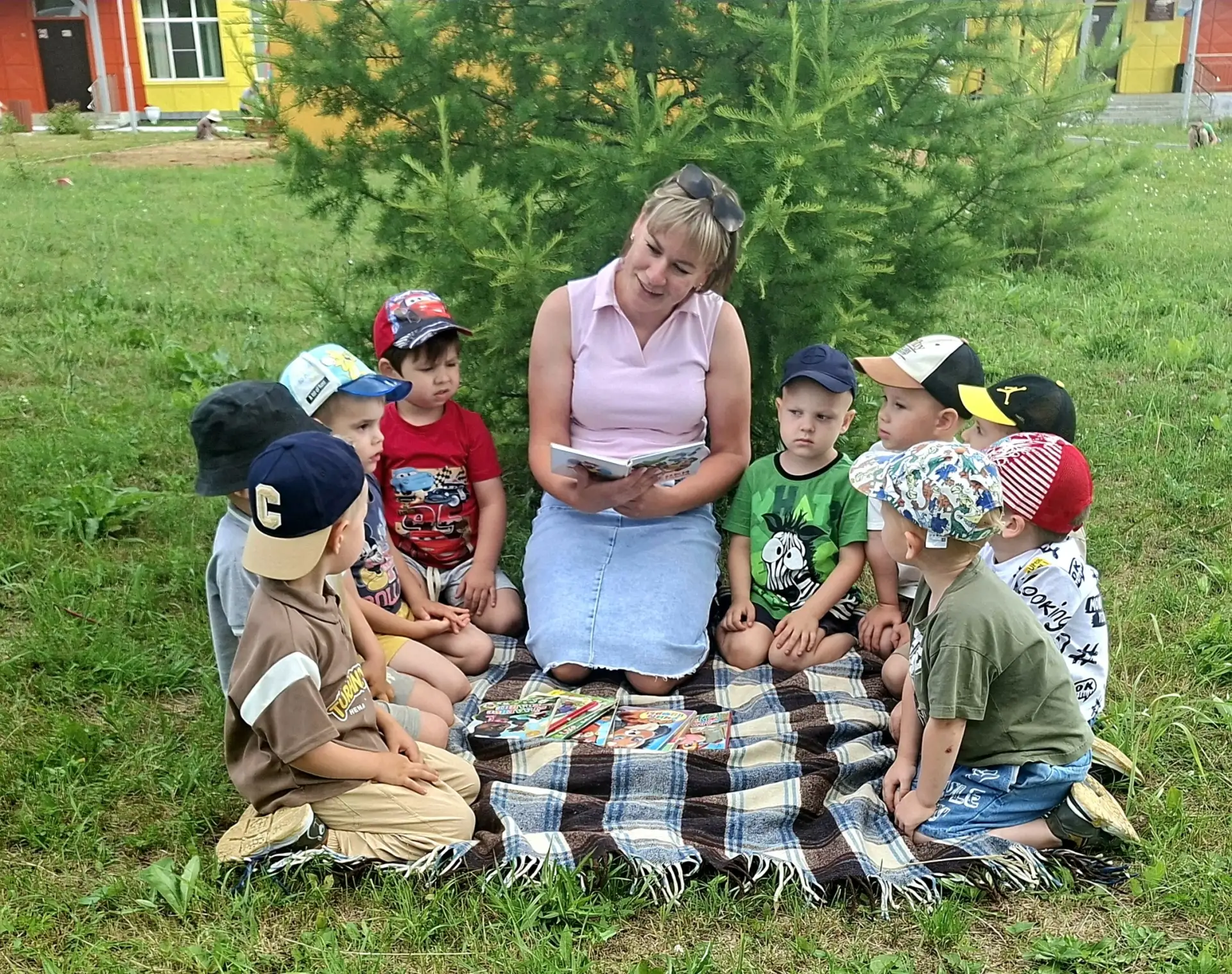✨ День сказок в детском саду! ✨

У нас прошёл замечательный тематический день — «День сказок»! 🥳

М